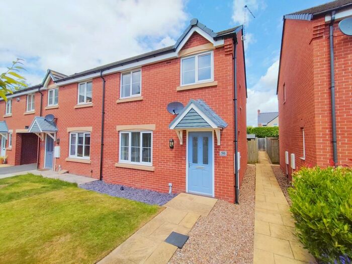 3 Bedroom House To Rent In Manor House Court, Chesterfield, S41