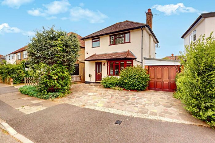 3 Bedroom Detached House For Sale In Lime Grove, Ruislip, Greater London, HA4