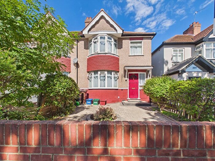 3 Bedroom Semi-Detached House For Sale In Hounslow Road, Hanworth, Feltham, TW13