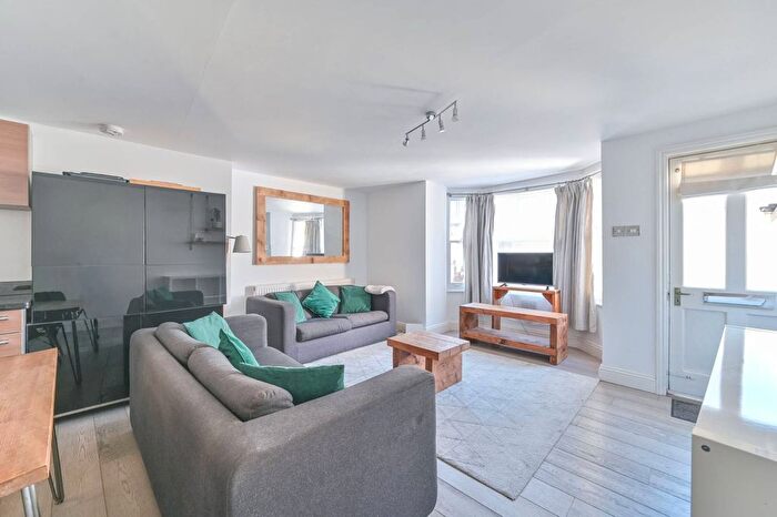 1 Bedroom Flat To Rent In Bedford Road, Clapham Common North Side, London, SW4