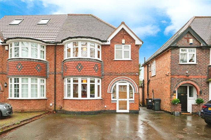 3 Bedroom Semi Detached House For Sale In Studland Road, Birmingham, West Midlands, B28