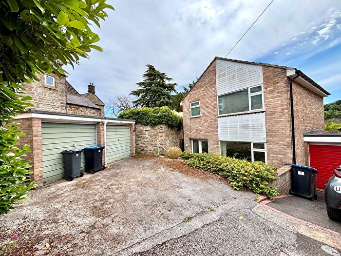 3 Bedroom Link Detached House For Sale In Dimple Road, Matlock, DE4