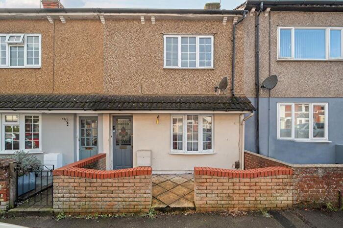 3 Bedroom Town House For Sale In Winifred Street, Old Town, Swindon, SN3