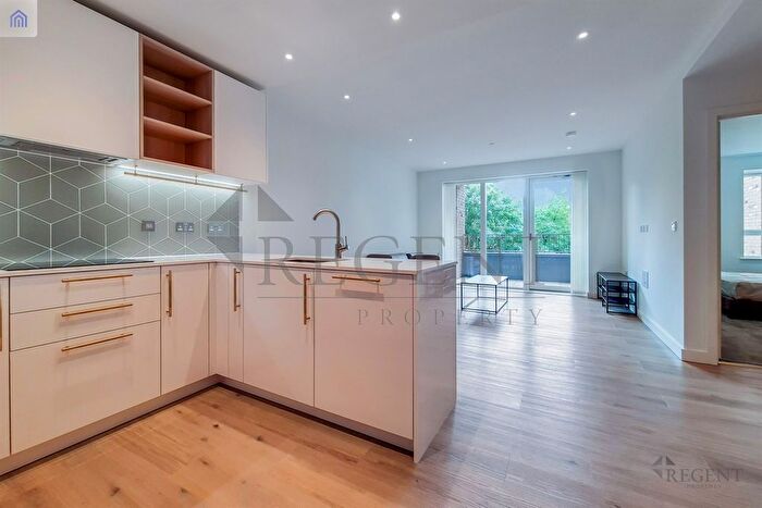 1 Bedroom Flat For Sale In Blenheim Mansions, Mary Neuner Road, N8