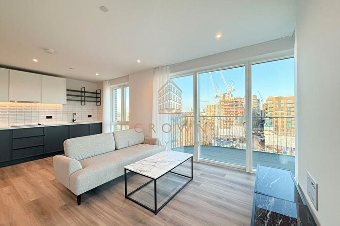 3 Bedroom Flat To Rent In Cairncross House, Kidbrooke Village, SE3