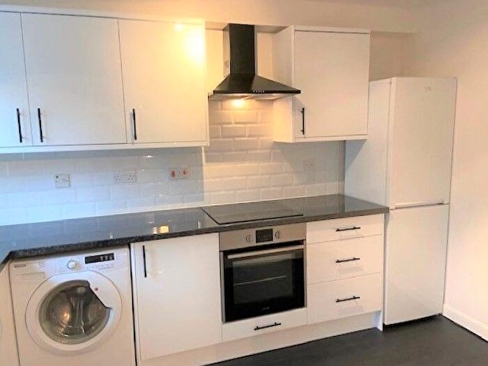 1 Bedroom Flat To Rent In Lingfield Court, Horse Shoe Crescent, Northolt, UB5