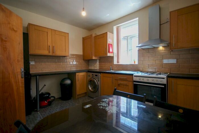 3 Bedroom Apartment To Rent In Meriden Street - Student Property, B5