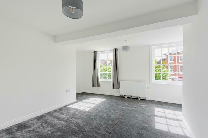 2 Bedroom Apartment To Rent In Market Place, Wokingham, RG40