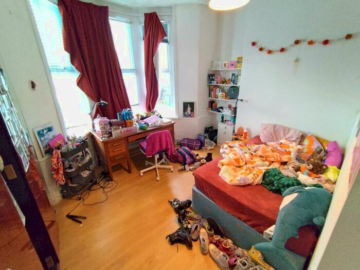 3 Bedroom House To Rent In Miskin Street, Cathays, CF24