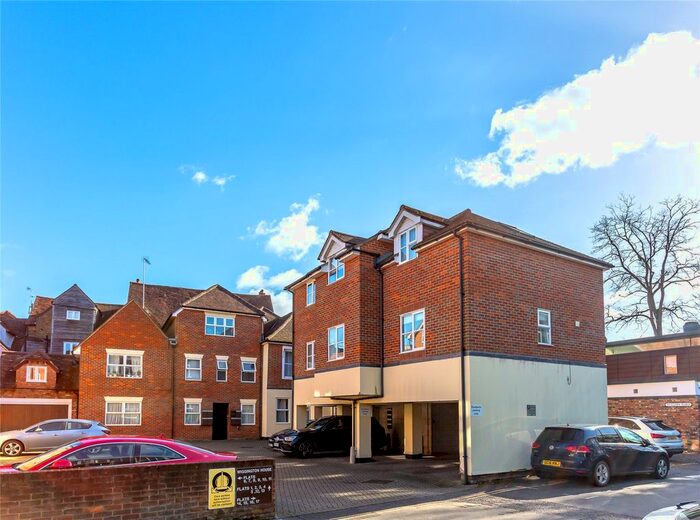 2 Bedroom Flat To Rent In High Street, Eton, Windsor, Berkshire, SL4