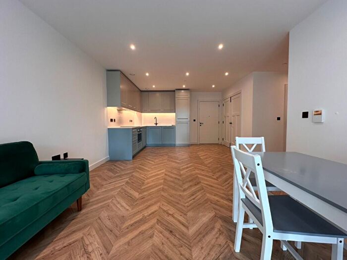 1 Bedroom Flat To Rent In Brook Street, Kingston Upon Thames, Surrey, KT1