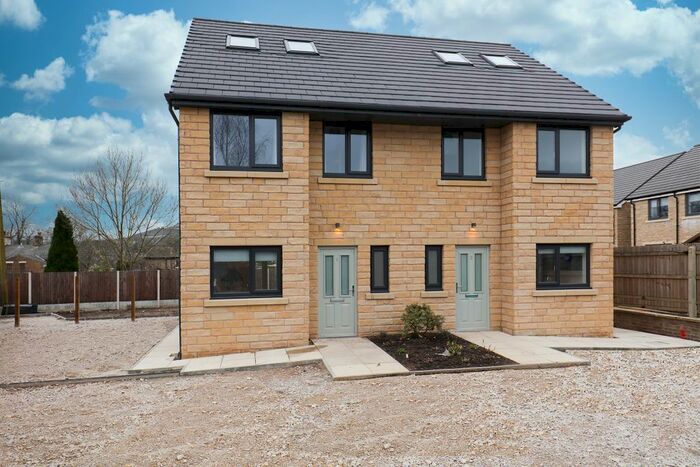 3 Bedroom Semi-Detached House To Rent In Shrewsbury Mews, Off Shrewsbury Street, Glossop, SK13