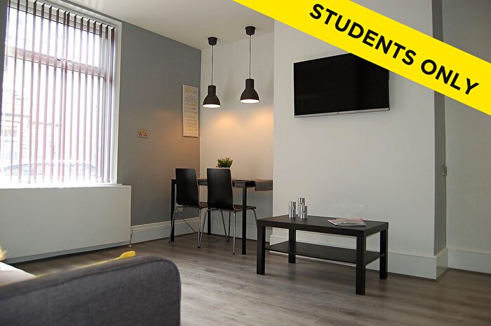 2 Bedroom Terraced House To Rent In Prince Street, Primrose Hill, HD4