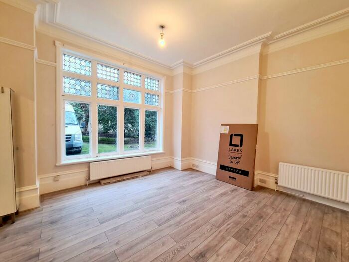 Flat To Rent In Hornsey Lane, Highgate, N6