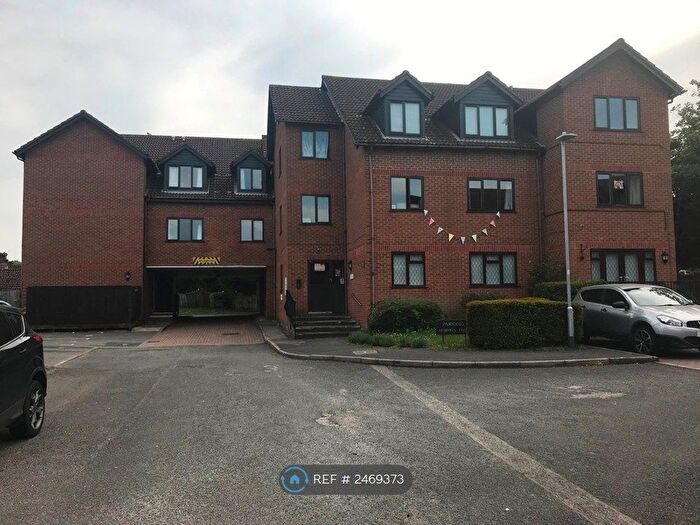 2 Bedroom Flat To Rent In Sadlers Court, Winnersh, Wokingham, RG41