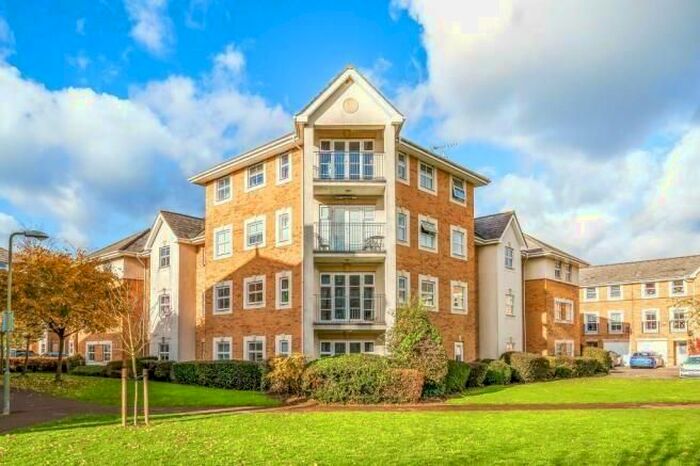 2 Bedroom Flat To Rent In International Way, Sunbury, TW16