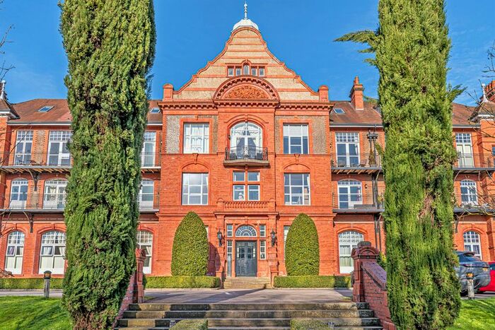 2 Bedroom Flat For Sale In Kingswood Park, Kingswood, Frodsham, WA6