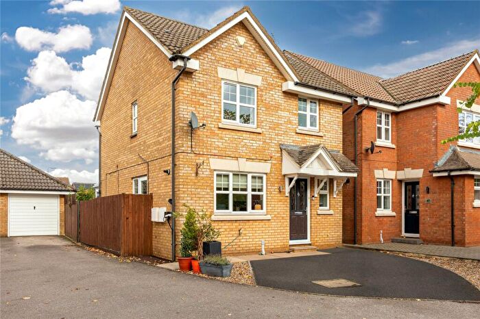 4 Bedroom Detached House For Sale In Randall Drive, Toddington, Bedfordshire, LU5
