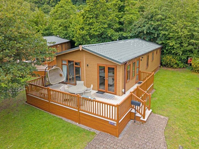 3 Bedroom Lodge For Sale In Axbridge, Axbridge, BS27