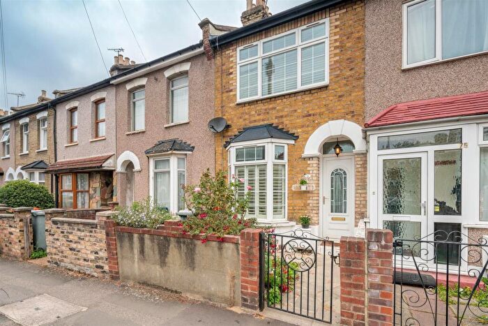 2 Bedroom House To Rent In Chestnut Avenue, Forest Gate, E7