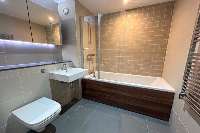 2 Bedroom Flat To Rent In Holdenhurst Road, Bournemouth, BH8
