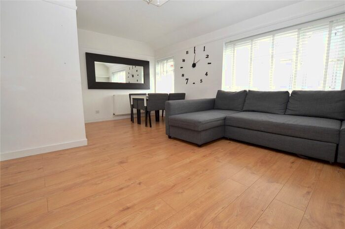 2 Bedroom Flat To Rent In Moss Drive, Basildon, SS16