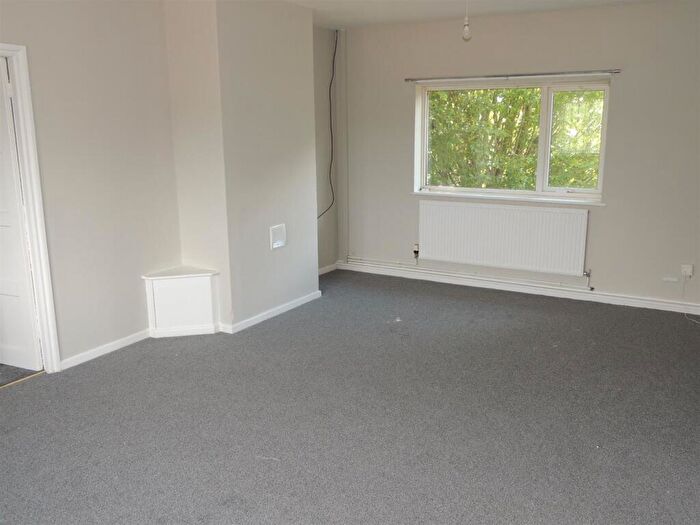3 Bedroom Flat To Rent In Rathbone Close, Keresley End, Coventry, CV7