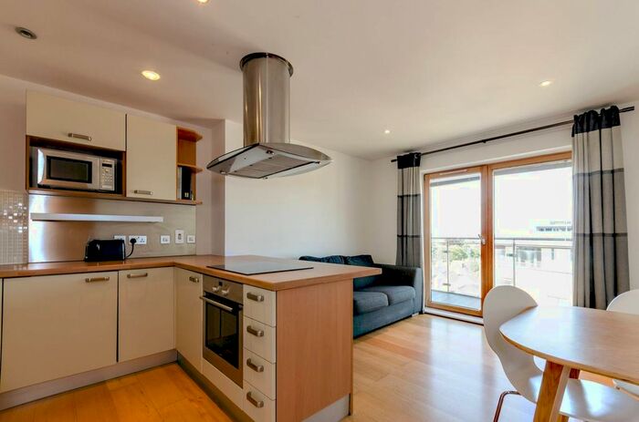 2 Bedroom Flat To Rent In Epsom Road, Guildford, GU1