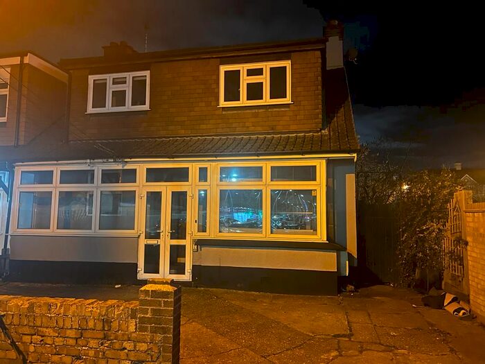 3 Bedroom Terraced House To Rent In Lambeth Road, Benfleet, SS7