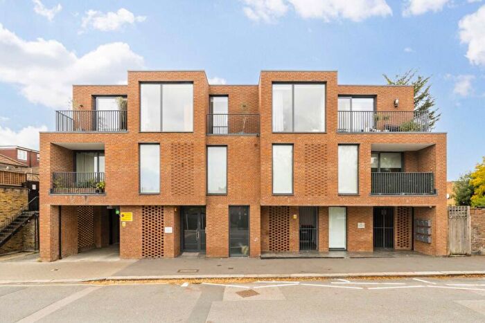 2 Bedroom Flat To Rent In Dersingham Road, North West London, NW2