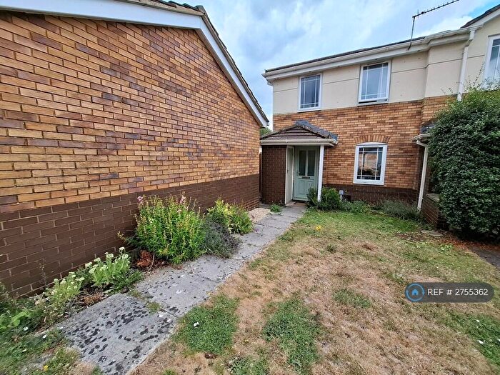 2 Bedroom End Of Terrace House To Rent In Towcester Close, Chippenham, SN14