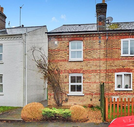 2 Bedroom End Terrace House For Sale In Vale Grove, Slough, SL1