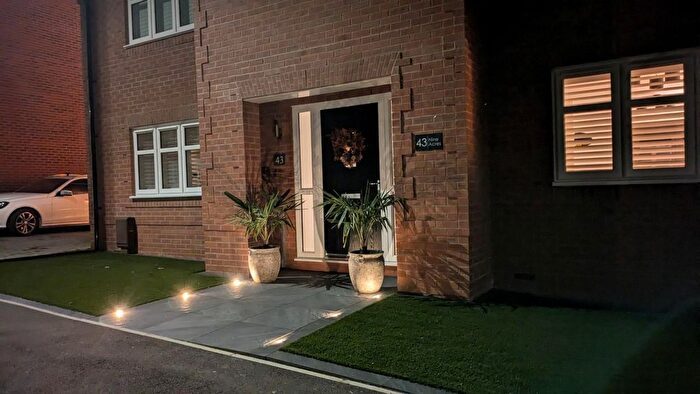 5 Bedroom Detached House For Sale In Nine Acres, Chichester, PO19