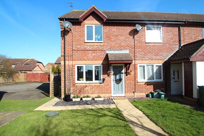 2 Bedroom Property To Rent In Sheridan Close, Aylesbury, HP21