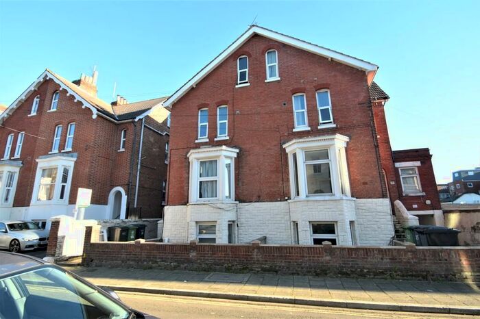 Studio To Rent In Elphinstone Road, Southsea, PO5