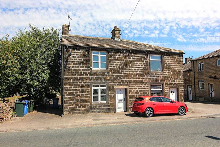 2 Bedroom End Of Terrace House For Sale In Skipton Road, Cross Hills, BD20