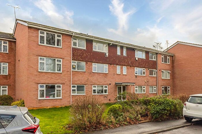 2 Bedroom Flat For Sale In Le May Close, Horley, RH6