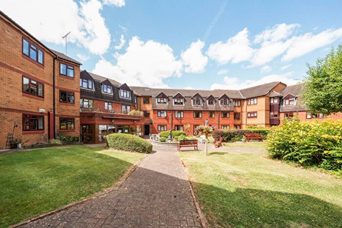 1 Bedroom Apartment For Sale In Shoppenhangers Road, Maidenhead, SL6