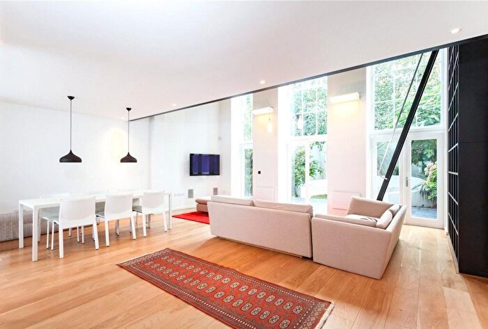 3 Bedroom Apartment To Rent In Hornsey Road, Islington, N7