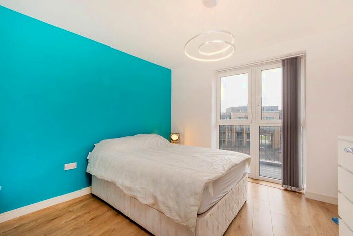 1 Bedroom Flat To Rent In Whitestone Way, Waddon, Croydon, CR0