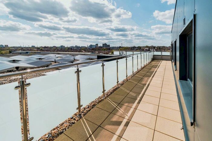 3 Bedroom Apartment For Sale In Meridian Way, Southampton, SO14