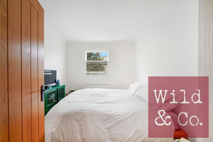 3 Bedroom Duplex For Sale In Brookfield Road, , Victoria Park, Hackney, E9 - Photo 12
