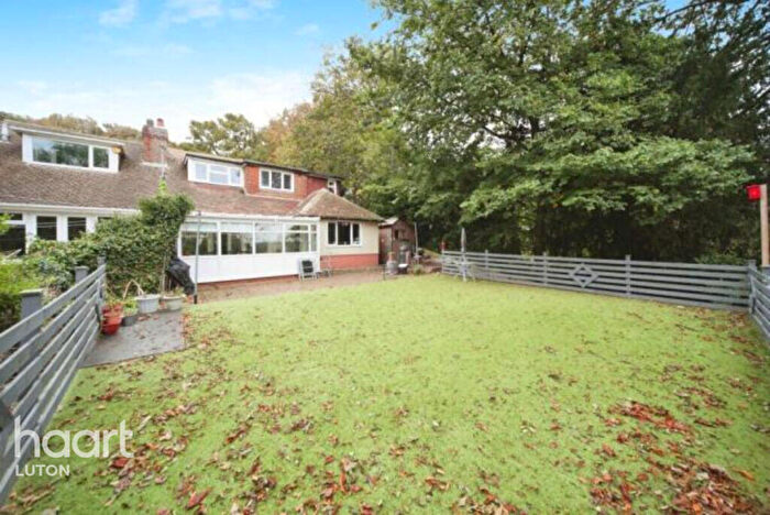 5 Bedroom Semi Detached House For Sale In Hart Hill Lane, Luton, LU2