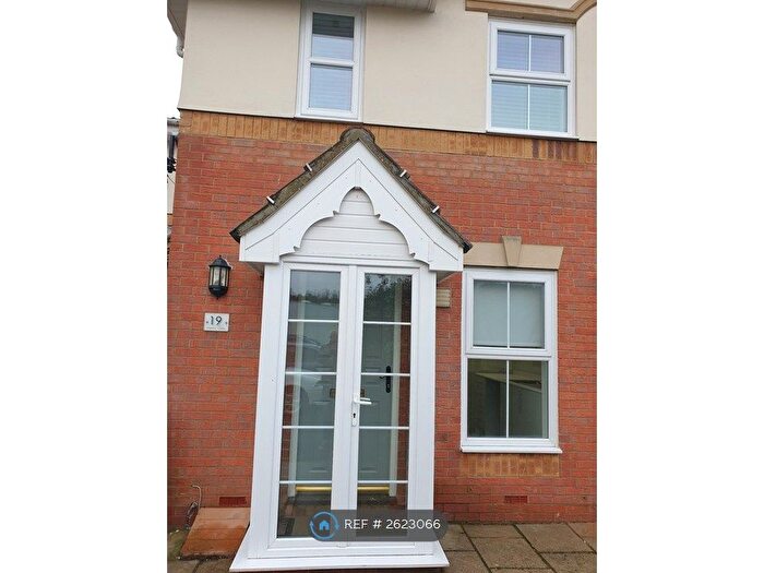 2 Bedroom Semi-Detached House To Rent In Marina Close, East Cowes, PO32