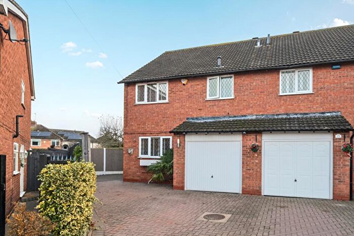 3 Bedroom Semi Detached House For Sale In Eileen Gardens, Birmingham, B37