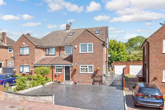 4 Bedroom Semi-Detached House For Sale In Stangate Road, Strood, Rochester, Kent, ME2