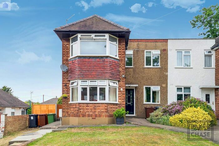 2 Bedroom Maisonette To Rent In Lynton Crest, Potters Bar, EN6