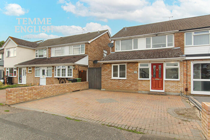4 Bedroom Semi-Detached House For Sale In Ozonia Way, Wickford, Essex, SS12