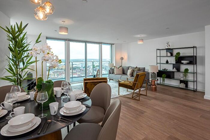 2 Bedroom Apartment To Rent In Centenary Plaza, Southampton, Hampshire, SO19