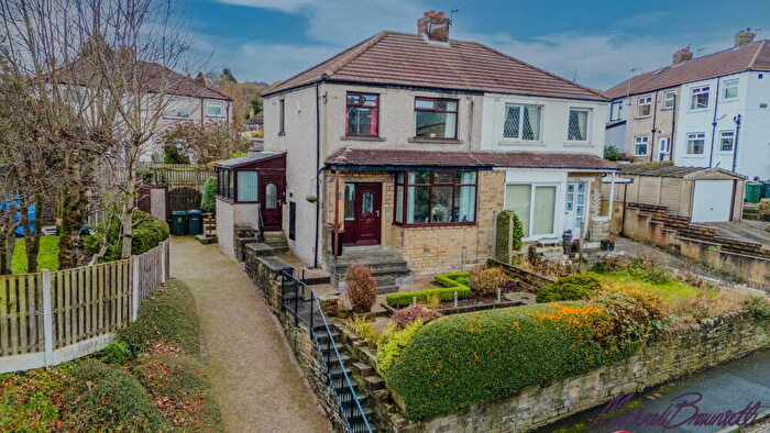 3 Bedroom Semi-Detached House For Sale In Old Road, Bradford, BD7